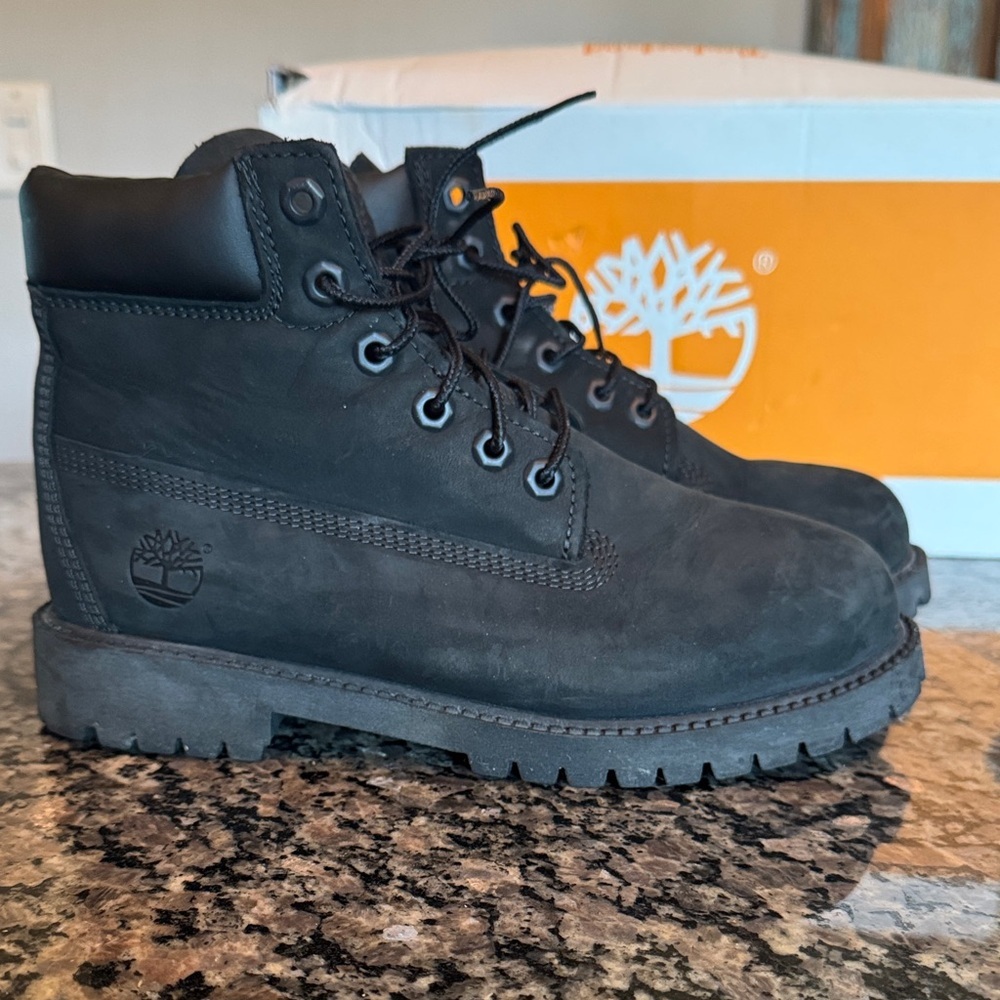 Timberland Charcoal Black Boots EUC 5.5Y - Picture 8 of 15